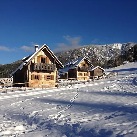 Semesterbostad Feriendorf Lassing