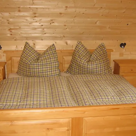 Semesterbostad Feriendorf Lassing *