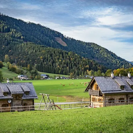 Semesterbostad Feriendorf Lassing